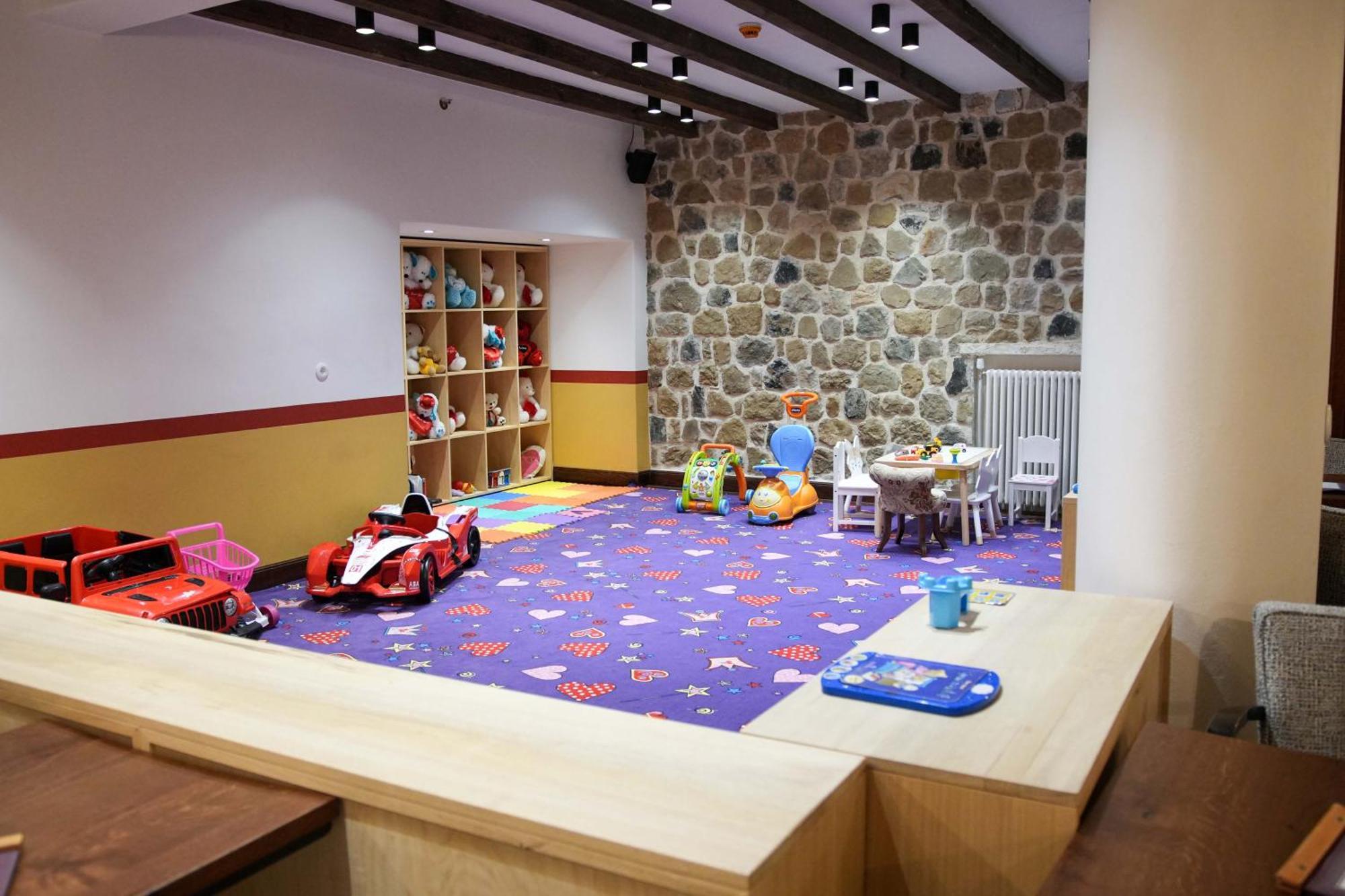 Vila Ebel Hotel Pool & Spa Κορυτσά Εξωτερικό φωτογραφία